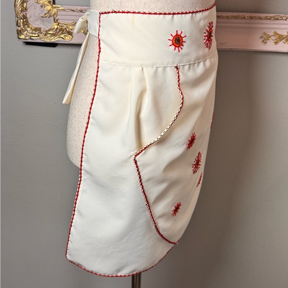 Vintage Apron - Picture 3 of 8